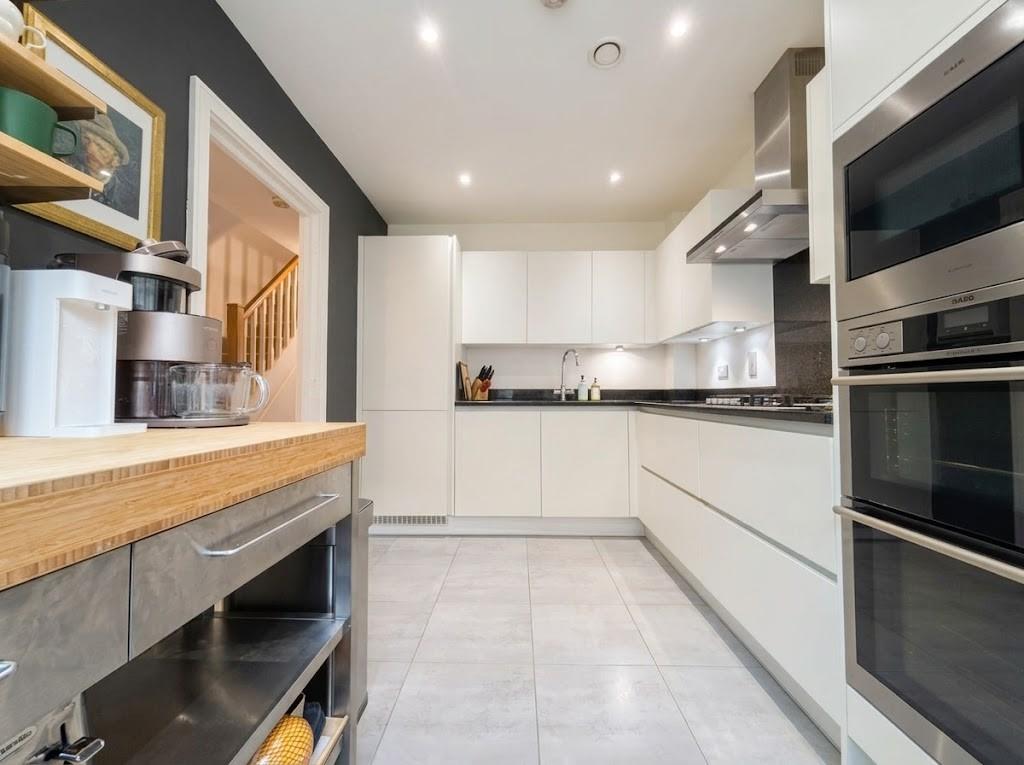 3 bed property in Tommy Flowers Mews, Mill Hill, NW7, London
